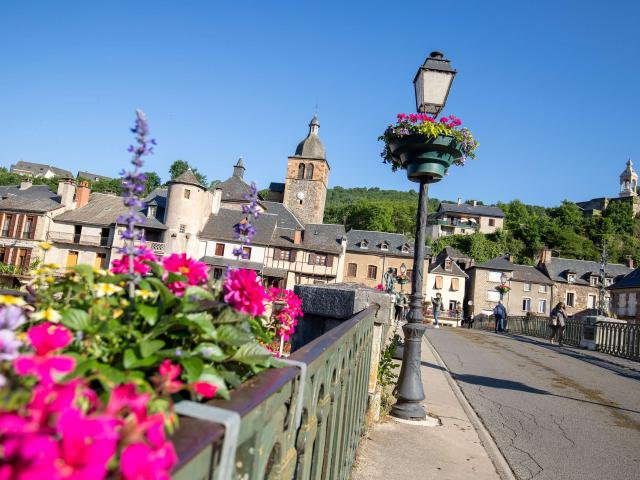 St Geniez d'Olt, pont des marmots.