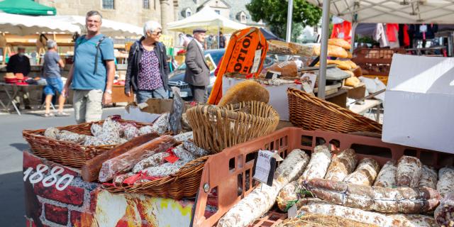 Marché fête de l'Aubrac Nasbinals.