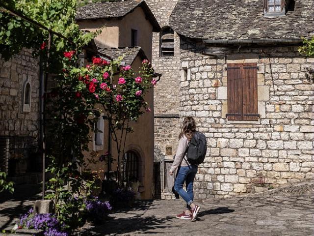 Découverte du village de Sainte-Enimie et de son église