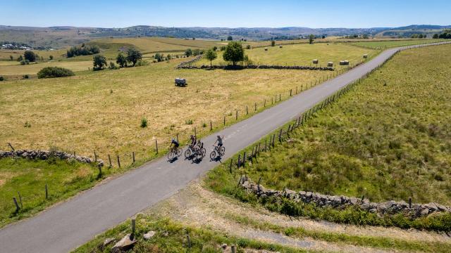 Groupe vélo route Aubrac.