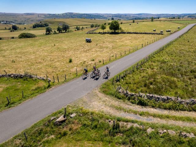 Groupe vélo route Aubrac.