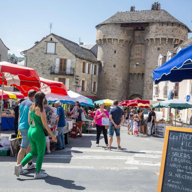 Marché de Marvejols, porte de chanelles.