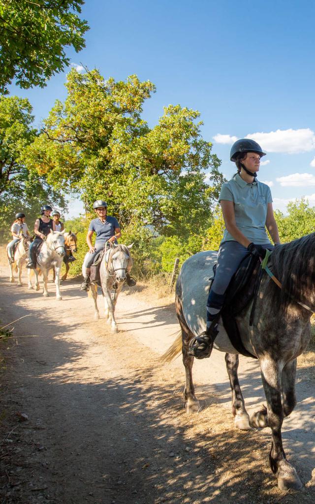 Horseback riding with friends in Lozère.