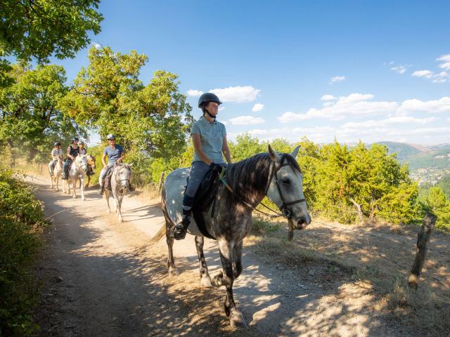 Horseback riding with friends in Lozère.