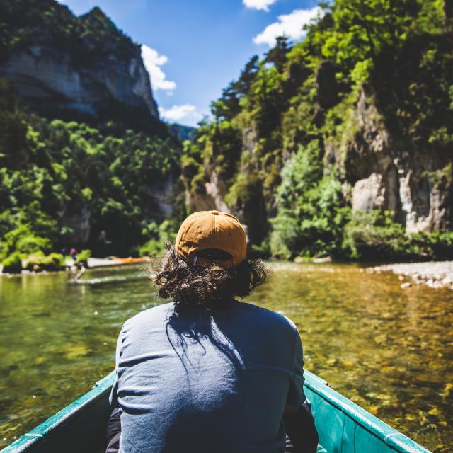 Promenade en barque avec les bateliers de Malène dans les Détroits des Gorges du Tarn