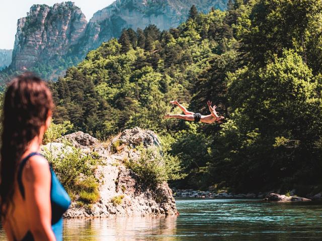 Baignade et plongeon dans les Gorges du Tarn