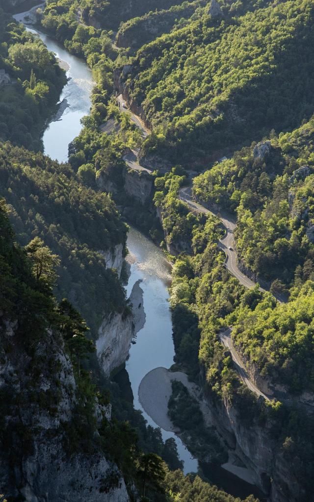 Panorama du Roc des Hourtous sur le causse Méjean avec vue sur les Gorges du Tarn