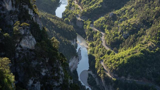 Panorama du Roc des Hourtous sur le causse Méjean avec vue sur les Gorges du Tarn