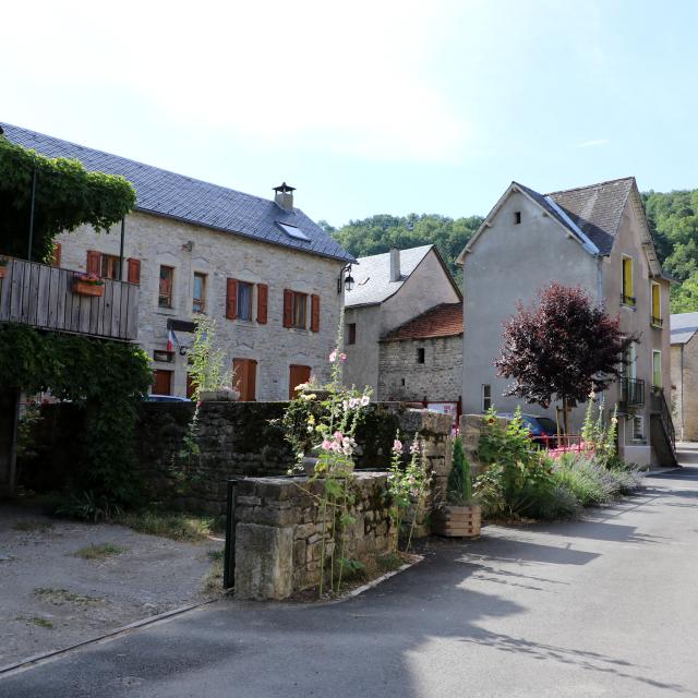 Ruelles village les Salelles