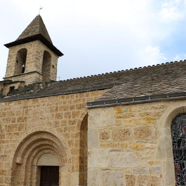 Eglise D'esclanedes A Proximite. Sentier De Rocherousse