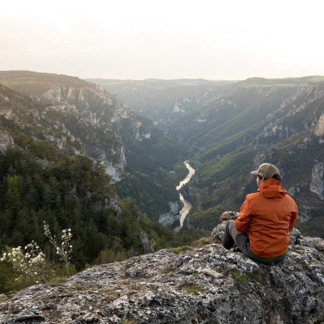 Panorama gorges du tarn couple automne.