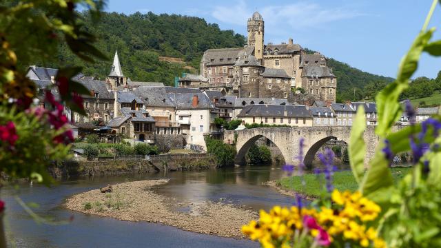 village estaing aveyron lot valley