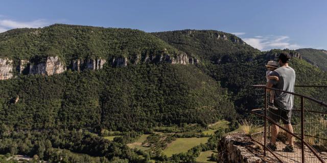 Point de vue au Château de Peyrelade Jolies Lueurs Crtloccitanie