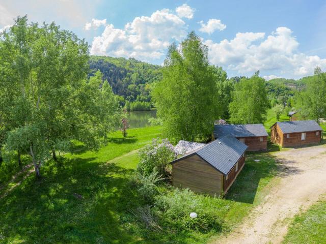 Village de gîte de Booz hébergement vallée du lot.