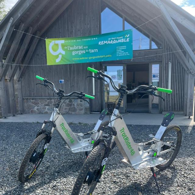 bureau du Col de Bonnecombe avec vélos de location