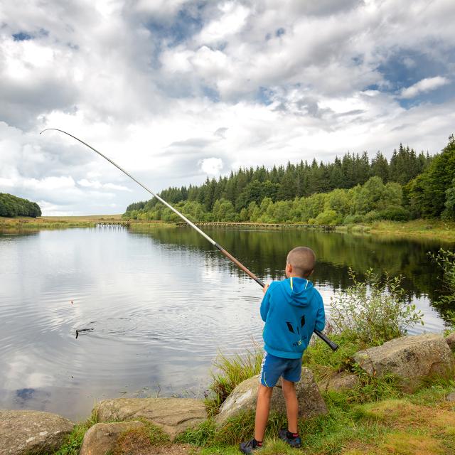 Peche Etang De Bonnecombe 3 B. Colomb Lozere Sauvageaveyron Attractivite Tourisme