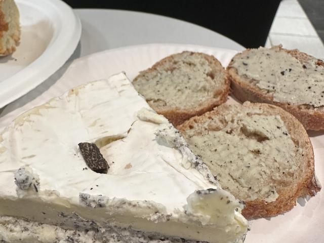 brie truffé et tartine beurre truffée.