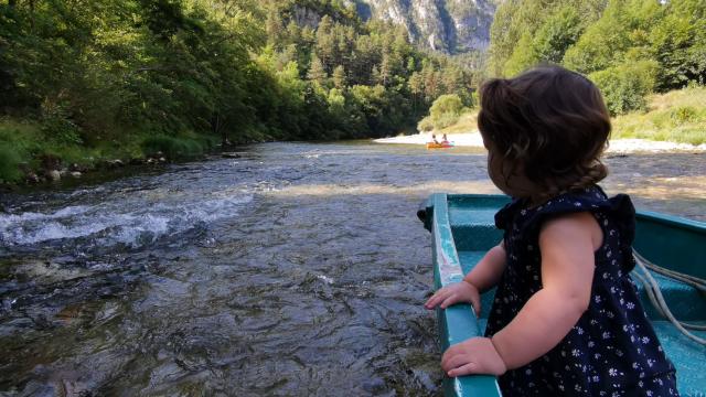 descente en barque avec bébé Lozère