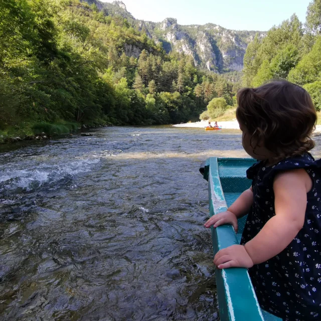 descente en barque avec bébé Lozère