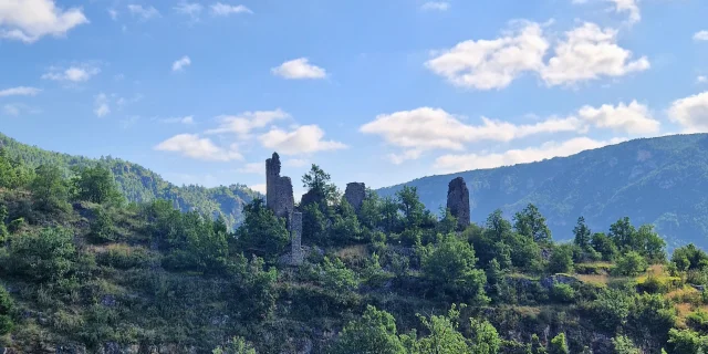 Château de Dolan dans la descente des Vignes